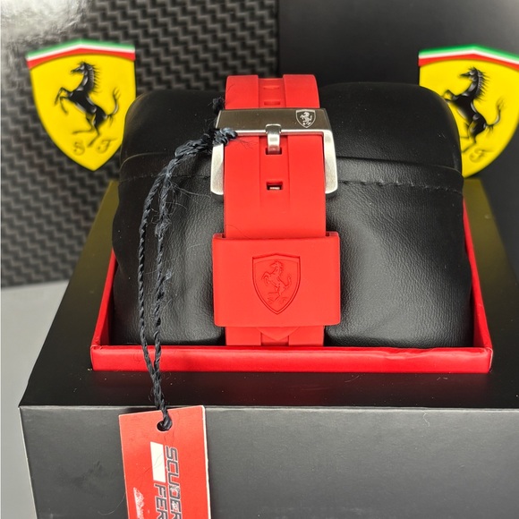 Scuderia Ferrari Pit Crew watch 44mm - Picture 5 of 6